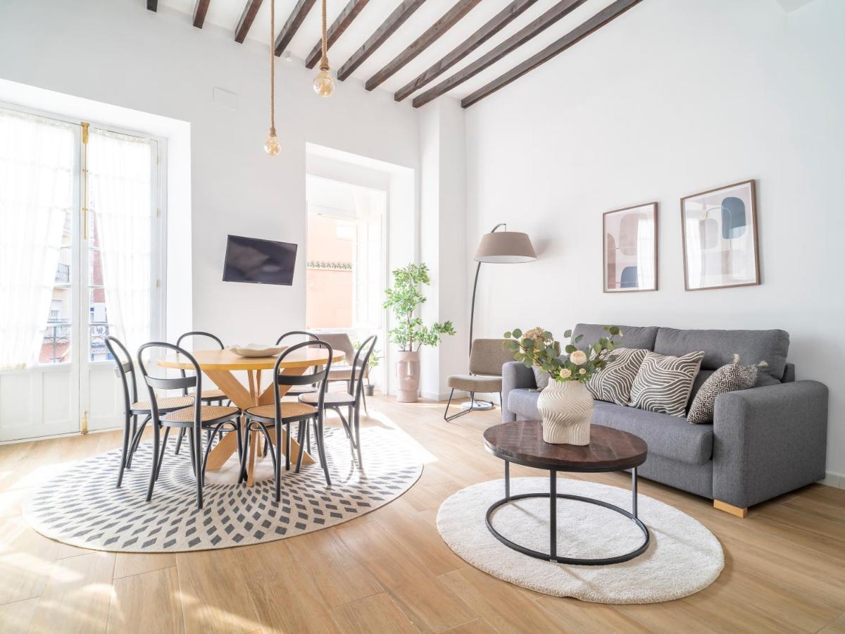 Sanders Lavender - Delightful Two-Bedroom Apartment Downtown Malaga Zewnętrze zdjęcie